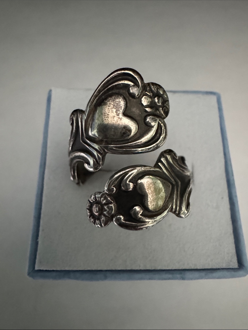 Genuine 1975 vintage Avon "Treasured Heart" sterling silver spoon ring.